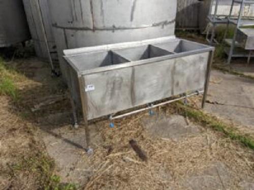 Ванна нержавеющая, объем — 0,375 куб.м., три секции по 125 л, инв 1761